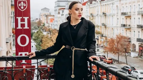 Розкішна обраниця зірки Зорі вабить справжньою голлівудською вродою – як магніт для поглядів