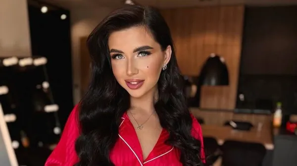 Кочергіна спіймала весняне натхнення – підкорює соцмережі яскравим образом