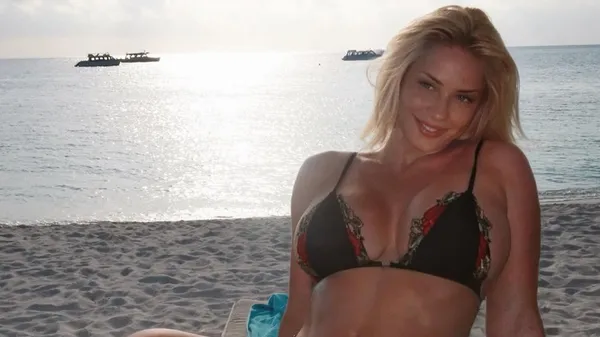 Зубкова в спортзале: обладательница роскошного бюста восхитила дерзким образом без белья