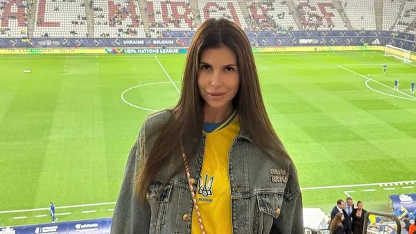 Реброва зачарувала ніжною посмішкою – втілення жіночності у кожній деталі