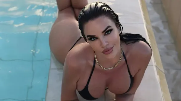 Фанатка с огоньком – самая сексуальная болельщица мира снова подогрела сеть горячим образом