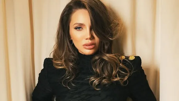 Колишня Жерсона влаштувала полум’яний перформанс в екстремальному міні: вся її краса на очах фанів