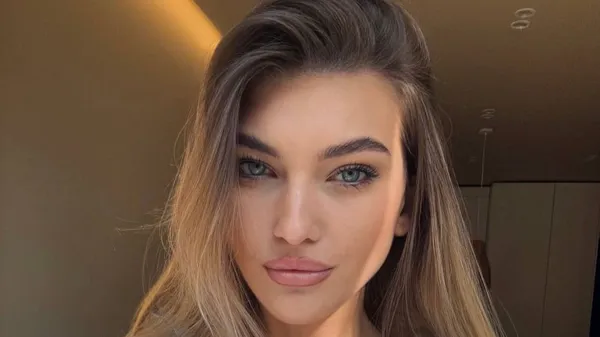 Кохана Притули зваблює поглядом – ефектне селфі дружини футболіста збурило мережу