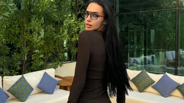 Кохана гравця Полісся похвалилася Поршем та забрала всі погляди фігурою – знову кидає в полон