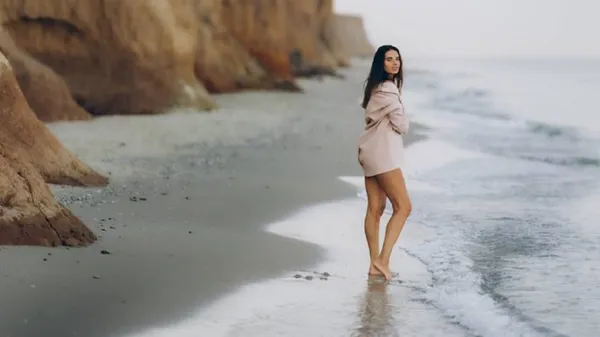 Афродита Усика не скрывает божественной фигуры в элегантном мини и срывает овации – фото