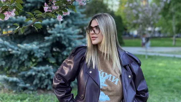 Ефектний імідж і море щастя: дружина Корнієнка засвітилася в оновленому образі