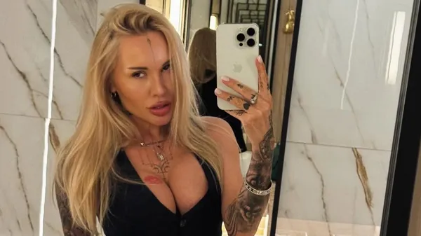Колишня Морозюка показала груди та засвітила неймовірні ніжки – мережа кипить від бажання