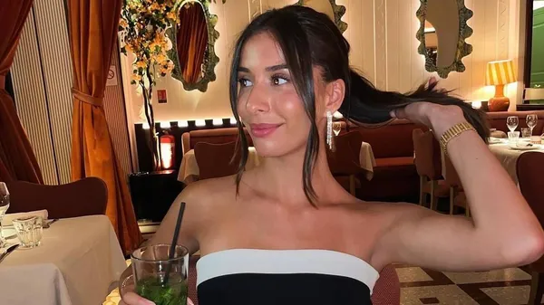 Девушка Холанда обольстительно вдохновляет и шокирует футбольными способностями: феерический гол – вспомнила прошлое