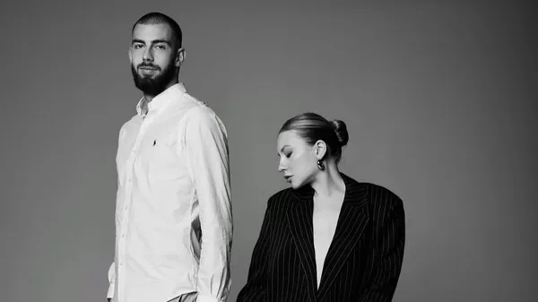 Ніжність після матчу: Єрмаков з коханою підкорили футбольне поле романтичним моментом