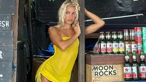 Полуобнаженная бывшая Бартры раздевается до предела: традиционная откровенность открывает самое горячее