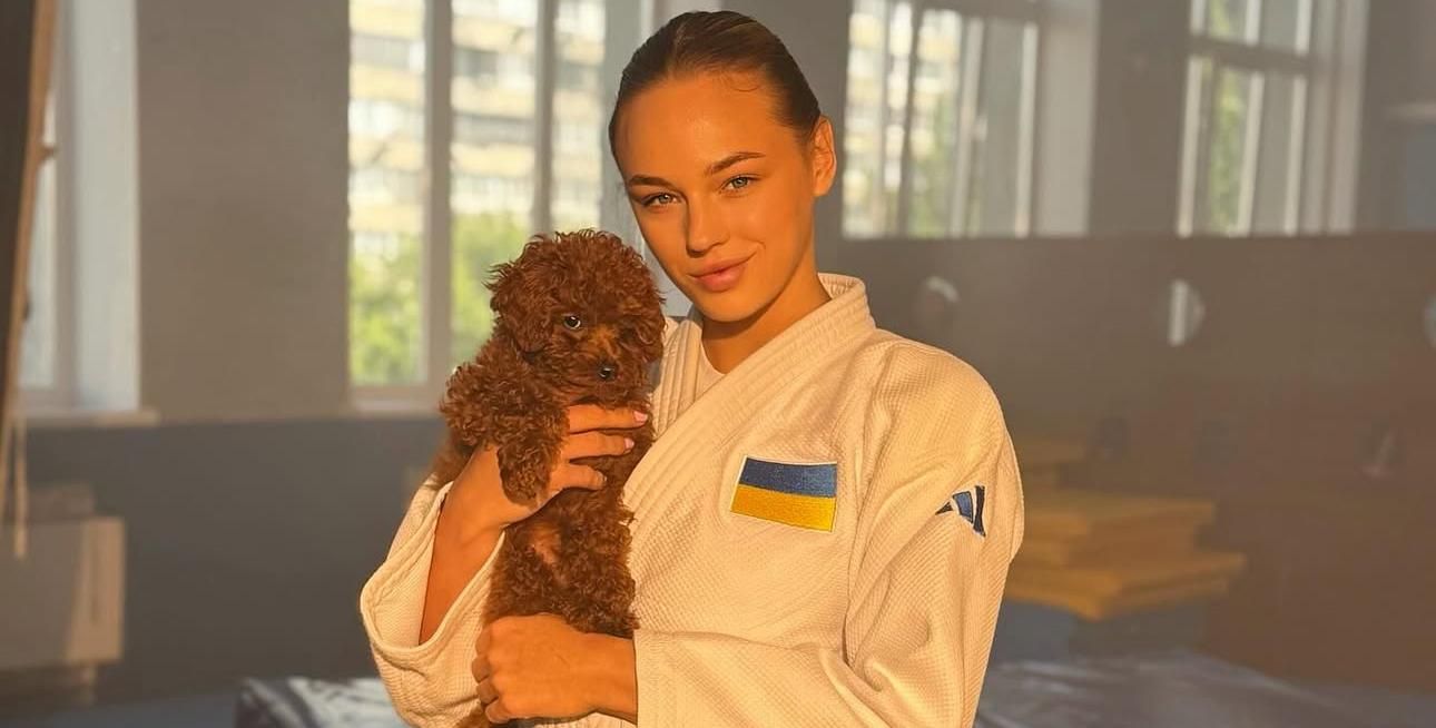 Сексуальная сила – Билодид зажгла сеть горячим луком в лифте