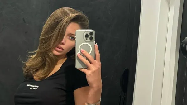 Украинская теннисистка нежит аппетитные ножки в солнечной Барселоне – не покидает пылкую любовь и там