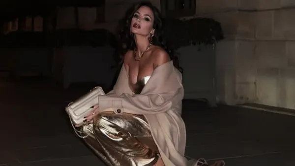 Небезпечна дочка легенди Челсі зухвалим чином забирає дар мови: Балі палає від її аури