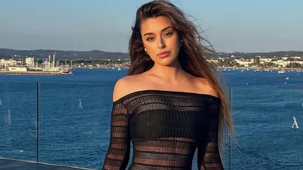 Блискуча колишня екс-партнера Ярмолюка підкреслила хвилюючі вигини елегантним образом