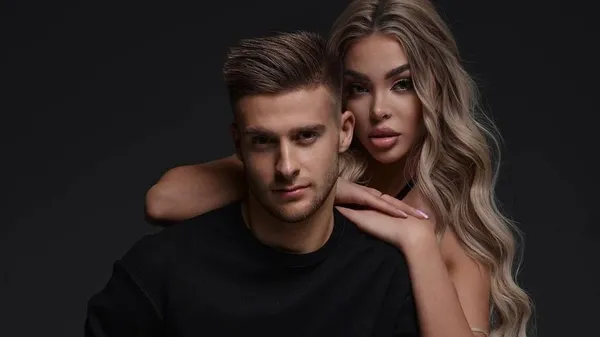 Любка Алефиренко поздравляет футболиста с победой жарким поцелуем – фаны не сдерживают оваций для пары