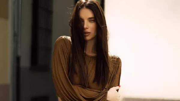 Бездоганна дружина Усика показала свій повсякденний образ – без зайвого, але зі смаком