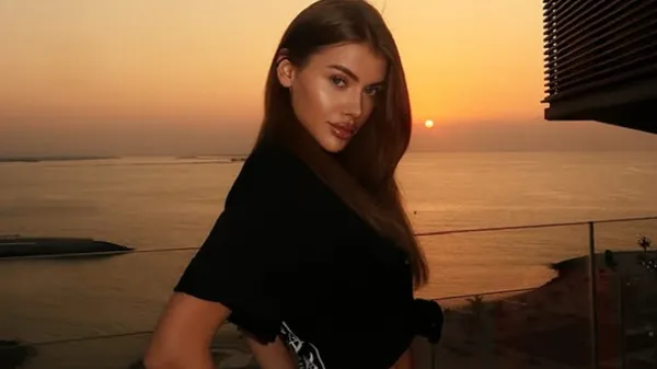 Гламурная муза Танковского в наряде без белья стала настоящей сенсацией в сети