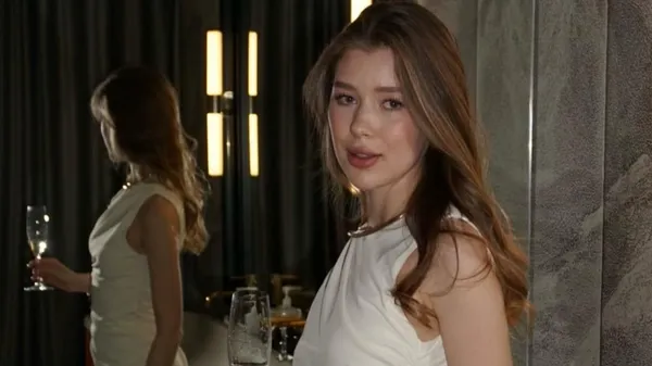 Кроп-топ, пробуждающий фантазии – жена Драмбаева вышла за рамки