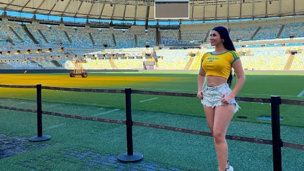 Найгарячіша фанатка збірної Колумбії роздягнулася до спокуси та показала максимум в бікіні – пожежа
