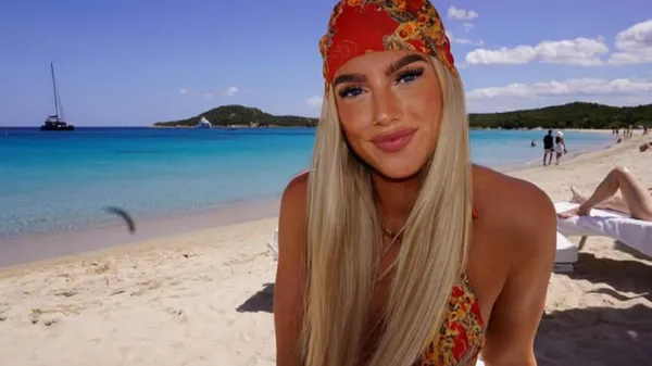 Приголомшлива футболістка доводить публіку до божевілля в купальнику – пекуча спокуса