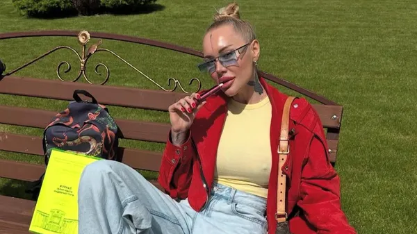 Супер коротка спідниця та пікантна поза – Морозюк змусила серця битися швидше