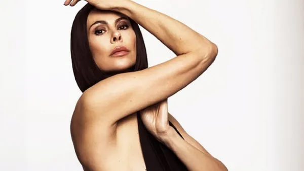 Зваблива колишня Кличка відмовилася від білизни та підкреслила свою природну жіночність