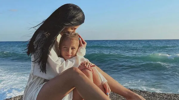 Избранница Третьякова показала дочь – говорит, что совсем не похожи, но фото трогает до глубины