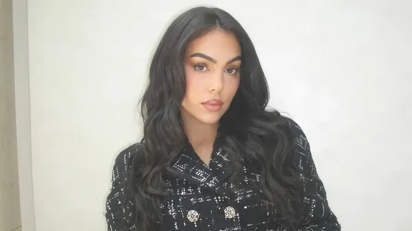 Роскошь, соблазн и статусность: Родригес восхитила изысканным образом на Met Gala 2025