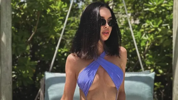 Колишня Кравця у вирі спокуси – глибоке декольте, розріз до стегна і погляд, що роздягає