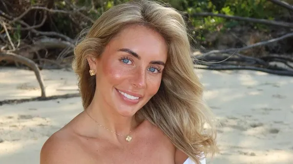 Секс-рекордсменку вигнали з матчу АПЛ: красуня з OnlyFans переспала з тисячею чоловіків за день