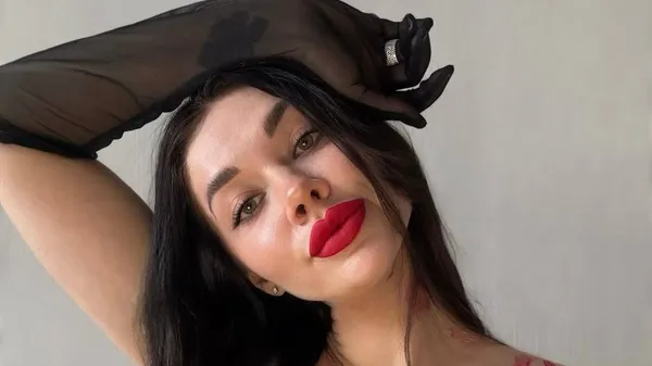 Жена Демченко покорила сеть непревзойденным образом – чувство стиля у красавицы на высшем уровне