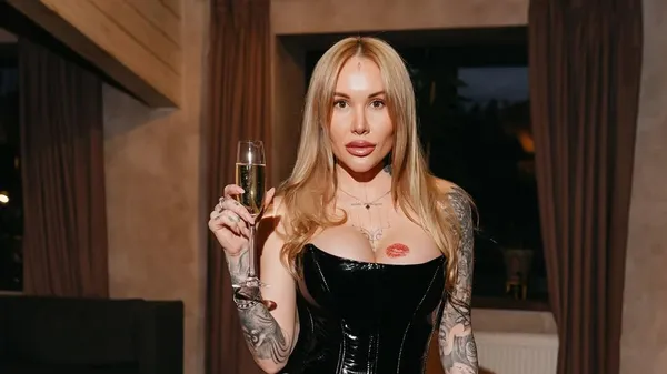 Горячая экс-пассия Морозюка поразила стильным и соблазнительным образом