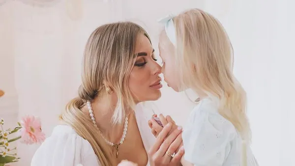 Шабанова показала трогательное фото с очаровательной доченькой – мамина фея