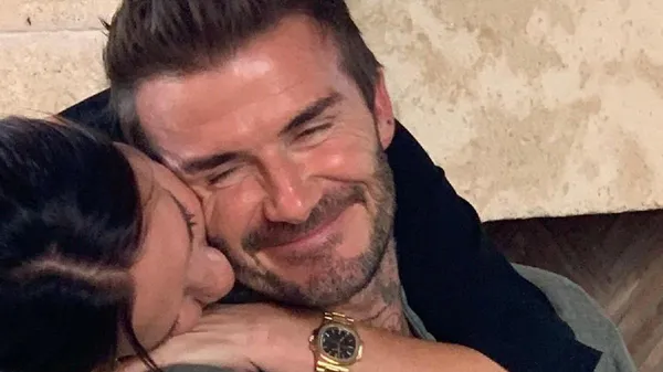 Бекхем епічно святкує 50 – дружина, мама та сестри показали небачені кадри: ось як все починалося