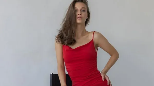 Піджак на голе тіло: партнерка зірки Динамо запалює звабливим бекстейджем під час вагітності