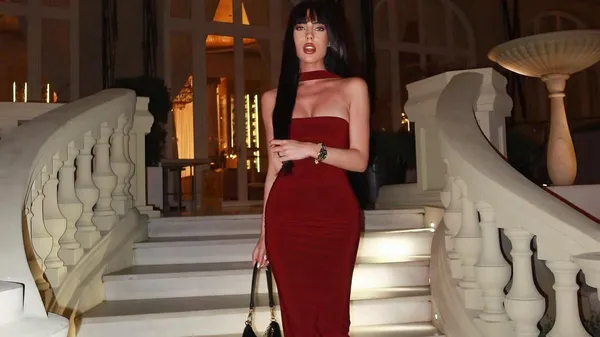 Винисиус шокировал секс-бомбу романтикой на воде в Украине – крайне соблазнительный образ длинноногой дамы