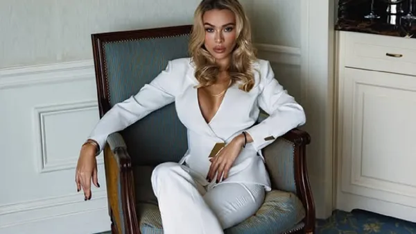 Фантастическая бывшая Гусева запускает феерию соблазна в обтягивающем платье – пылающая харизма