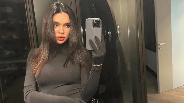 Кадр спиною – удар в серце: колишня Кравця показала пружні форми, і Париж забув, де Ейфелева вежа