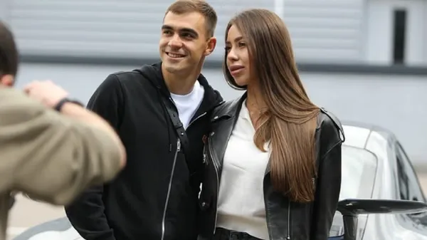 Футболіст Динамо вразив масштабом – подарував коханій власну клініку і зробив її найщасливішою