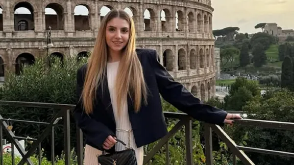 Фантастична наречена воротаря Динамо прикувала увагу стильним образом у ліфті – насолода для очей