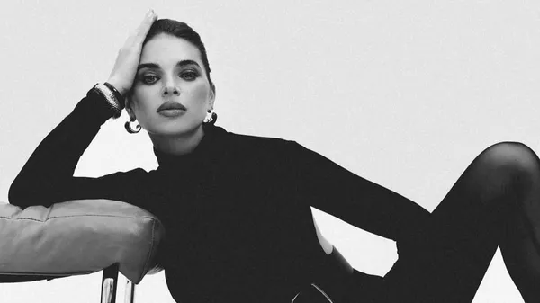 Кохана Усика в чуттєвих кадрах до свого Дня народження – витонченість, що захоплює дух