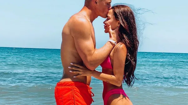 Украинский хавбек выступает за другую сборную: красотка не дает ему спать – затягивает в сладкие авантюры