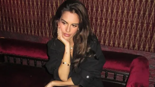 Белая атака: дочь Гвардиолы показала, как носить минимализм с шиком