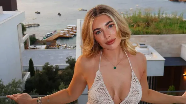 Сексуальная блондинка обманула лидера Наполи: игрок отдал ей миллионы, а теперь на грани разорения