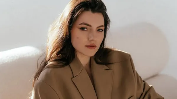 Партнерка голкіпера Зорі засяяла яскравою красою в Будапешті: фото, які не забуваються