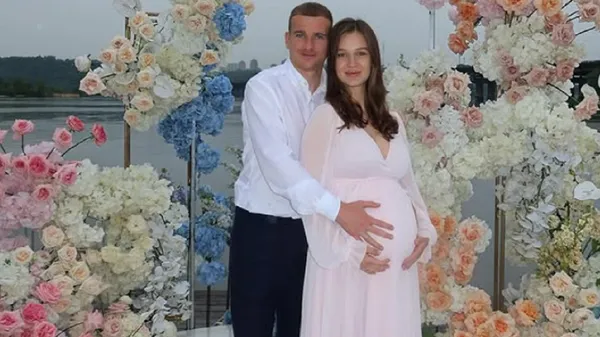 Гравець Динамо святкує річницю весілля – найцінніший подарунок від коханої попереду