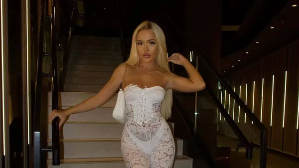 Найгарячіша фанатка МЮ знову дістала всі козирі – встояти перед спокусою вищого рівня неможливо