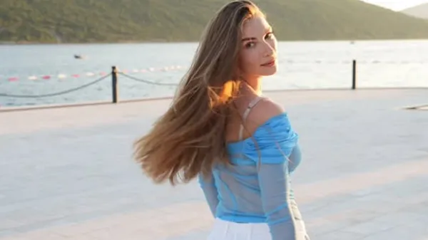 Спекотна кохана Циганкова релаксує серед моря з найріднішим: моменти викликають ажіотаж