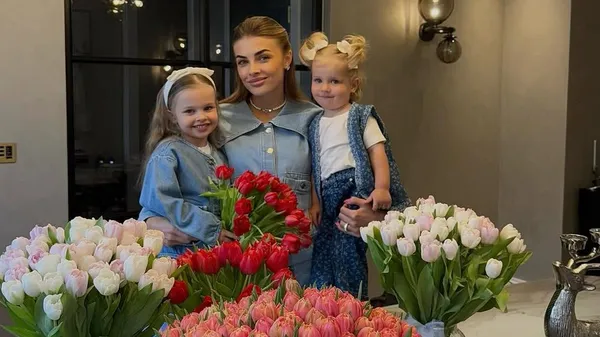 Мама года: возлюбленная Зинченко с пивом в руках и дочками рядом – показала все как есть