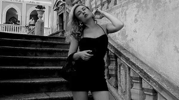 Розкішна любка голкіпера Олександрії у шкіряному наряді засвітилася по-королівськи: "Ти – бомба"